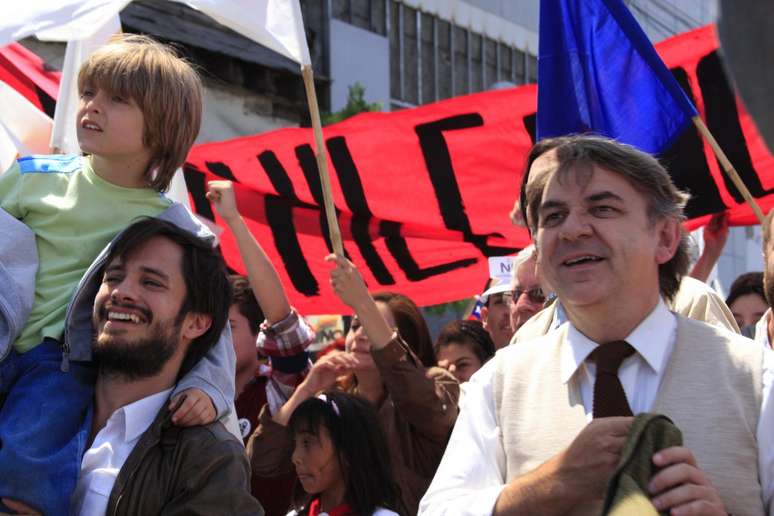 Gael García Bernal em cena no filme No, que aborda um dos momentos decisivos do período final da ditadura de Pinochet