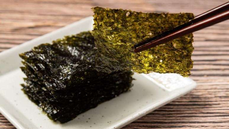 Seaweed is low in calories and rich in protein, fiber and polyphenols which may help prevent heart disease Seaweed is low in calories and rich in protein, fiber and polyphenols which may help prevent heart disease