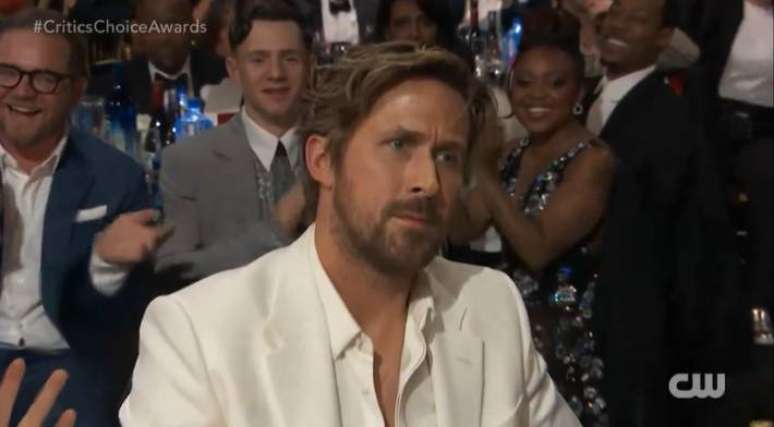 Ryan Gosling foi pego de surpresa com premia&ccedil;&atilde;o e pareceu incr&eacute;dulo ao vencer o Critics Choice Awards