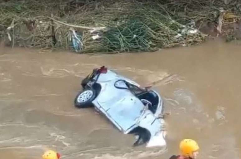 Carro em que Elaine Cristina estava foi encontrado no domingo, 14