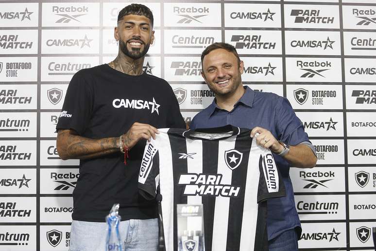 Alexander Barboza apresentado pelo Botafogo 