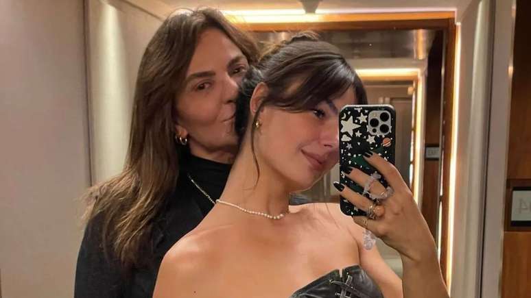With a sculptural body, Isis Valverde’s mother surprises by appearing only in a bikini: ‘Queen’