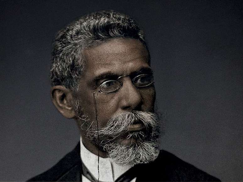 Na foto está o escritor brasileiro Machado de Assis.