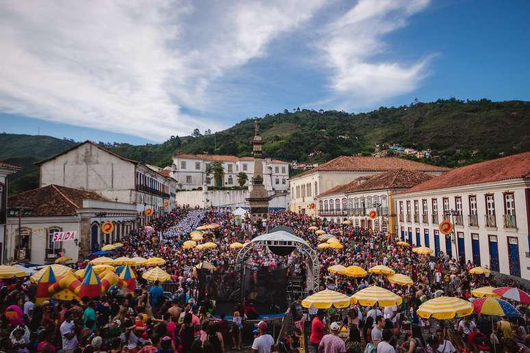 Praça Tiradentes, coração de Ouro Preto, é palco das principais celebrações