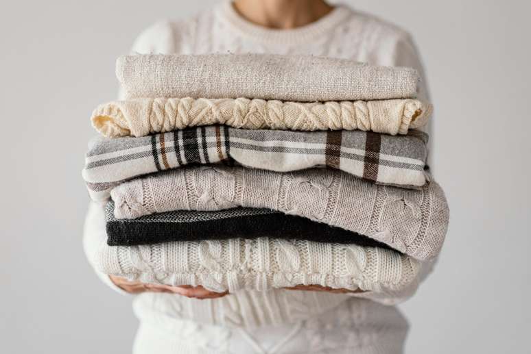 Take advantage of the heat to wash duvets and winter clothes!  Check out the tips: