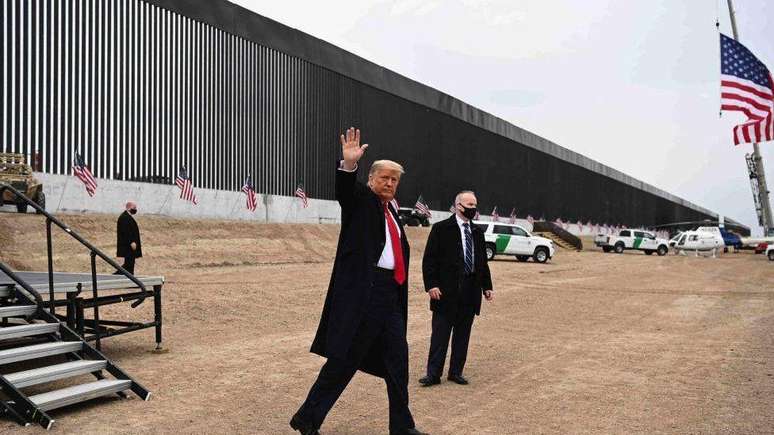 Reduzir a imigração e construir um muro na fronteira com o México foi uma parte fundamental da campanha presidencial anterior de Trump