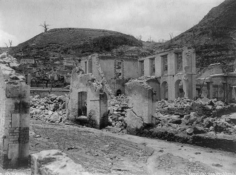 St. Pierre, after the eruption of Pelée Mountain St. Pierre, after the eruption of Pelée Mountain