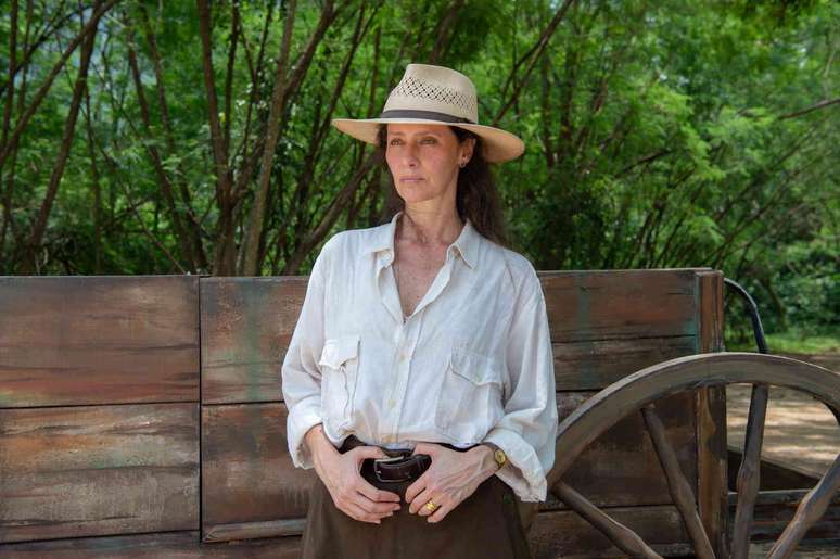 Maria Fernanda C&acirc;ndido como a personagem ind&eacute;dita C&acirc;ndida 