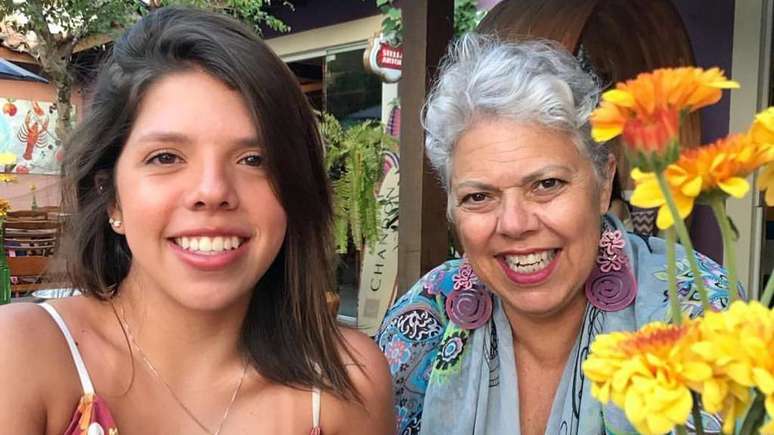 Ana diz que sentiu muita culpa pela decisão de deixar a mãe em um lar para idosos, mas hoje entende que tomou a decisão certa