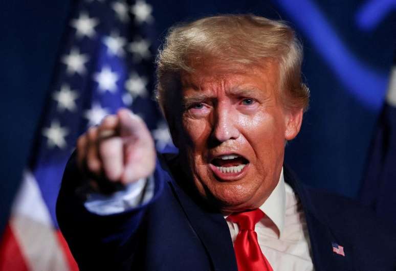 Donald Trump durante evento para arrecadação de recursos para campanha em Columbia, no Estado da Carolina do Sul
05/08/2023 REUTERS/Sam Wolfe