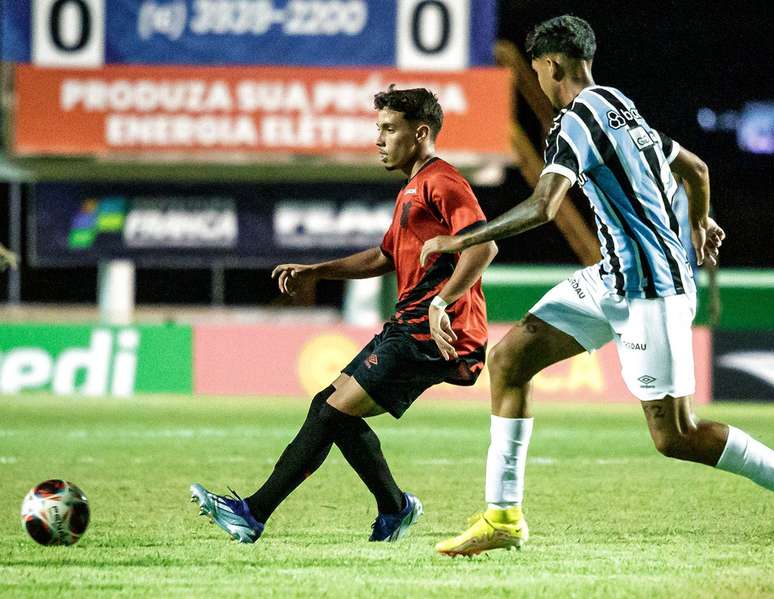 Explosão de talento! Athletico vira o jogo incrível e atropela Grêmio com placar de 5 a 3, garantindo vaga nas quartas de final da Copa São Paulo de Futebol Júnior