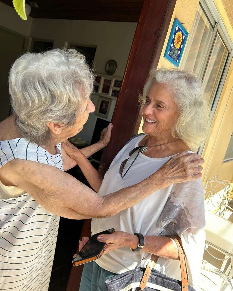 Maria Severo visits friends at the Artists' Retreat