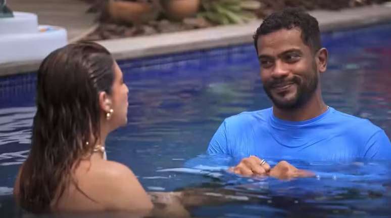 Samuel Assis e Fernanda Paes Leme na piscina