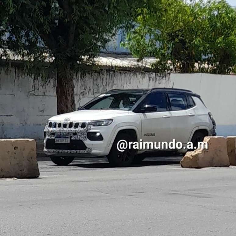 Novo Jeep Compass flagrado em testes