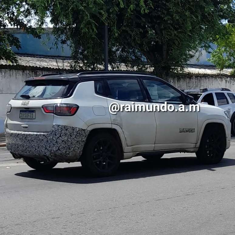 Novo Jeep Compass flagrado em testes