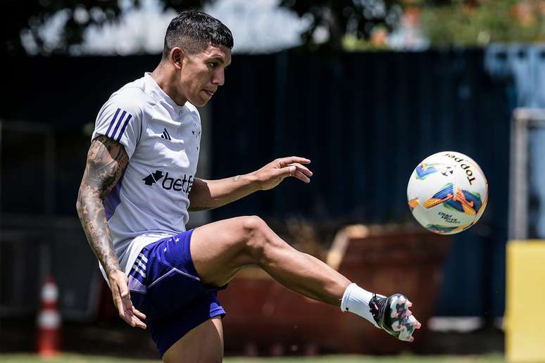 Cruzeiro arrasa no mercado e apresenta nova seleção de astros para dominar o Campeonato Mineiro em 2024!