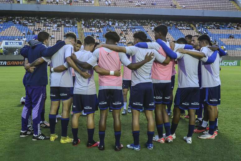 A Máquina Celeste arrasa o Santos e avança com êxito para as quartas de final, em uma partida impenetrável!