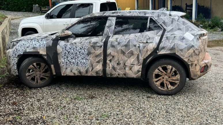 Flagra do novo Peugeot 2008 em testes no Brasil