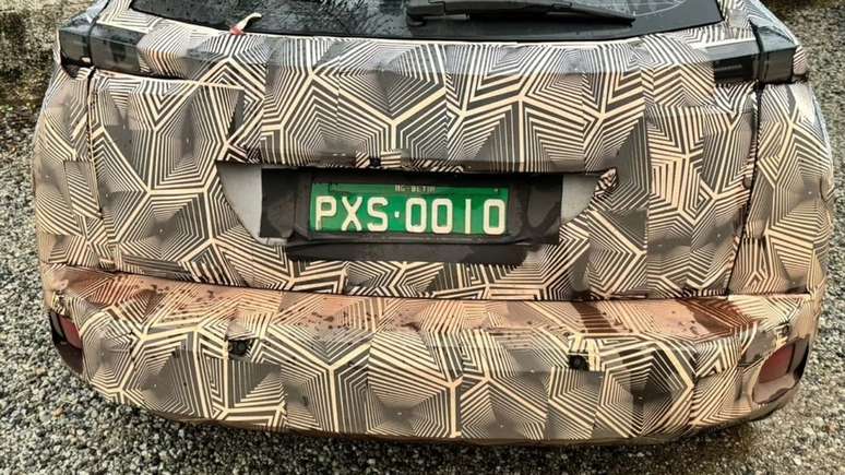 Flagra do novo Peugeot 2008 em testes no Brasil