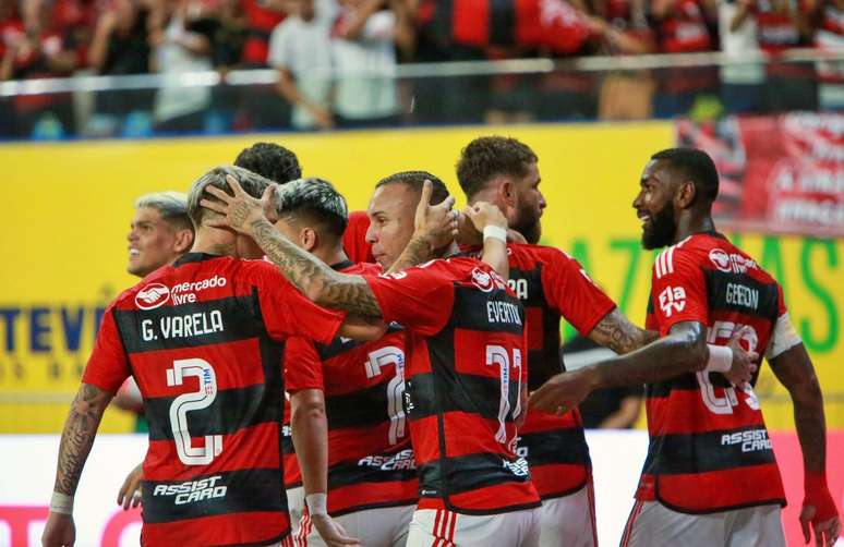 Flamengo goleia Audax em estreia no Campeonato Carioca