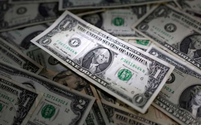 Notas de dólar
REUTERS/Dado Ruvic