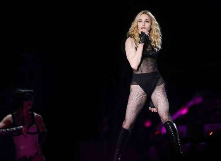 Madonna repreende fã por não dançar em seu show e percebe que é um cadeirante