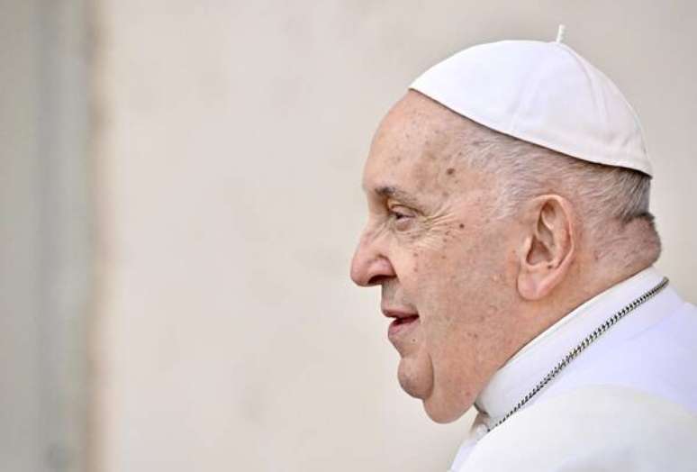 Francisco se reuniu com população afetada por tragédia no Vaticano