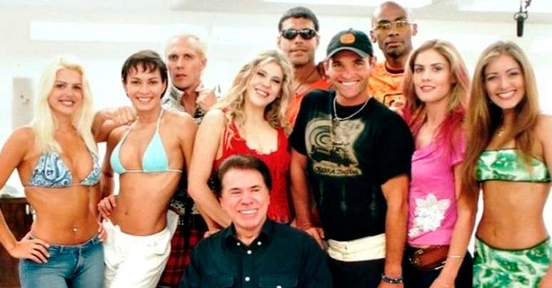 Silvio Santos e o elenco da primeira 'Casa dos Artistas', fenômeno que antecedeu o 'BBB'