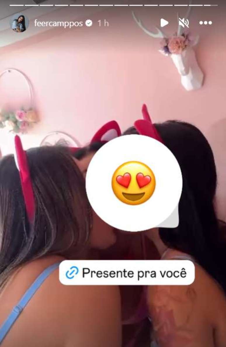 The weather has warmed up! Neymar’s ex-lover shares a kiss with Andressa Urach The weather has warmed up! Neymar’s ex-lover shares a kiss with Andressa Urach