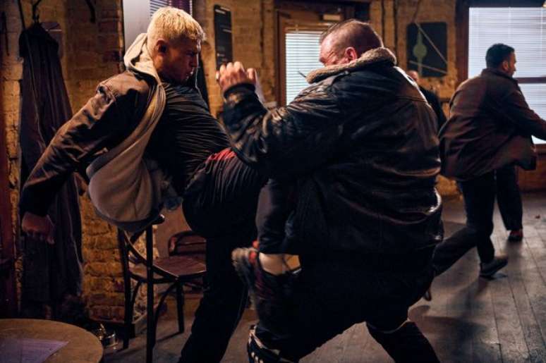 Fighting, running around, but nothing you've ever seen before (Image: Disclosure/Netflix)