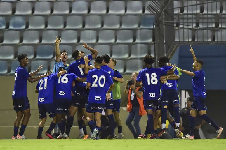 Cruzeiro vence o Coritiba pela Copinha 