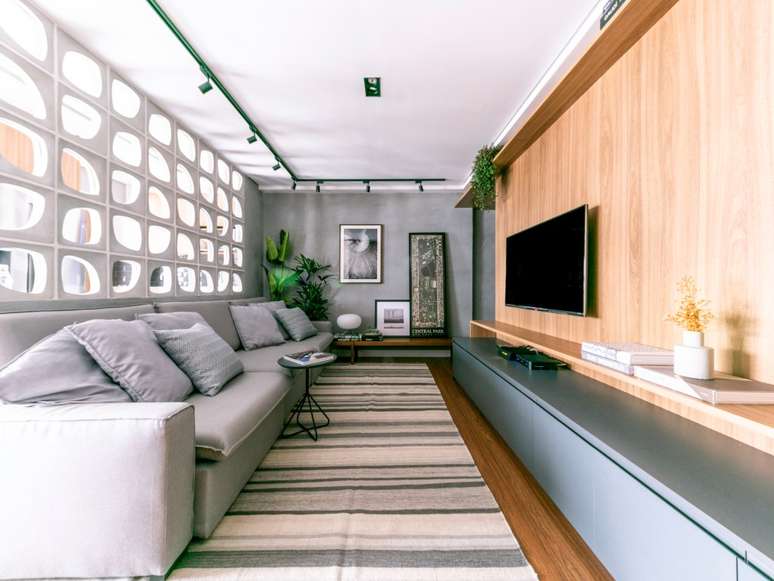 Muxarabis e cobog&oacute;s: veja projetos com esses tipos de divis&oacute;rias vazadas. Projeto de Pietro Terlizzi. Na foto, cozinha com cobog&oacute;.