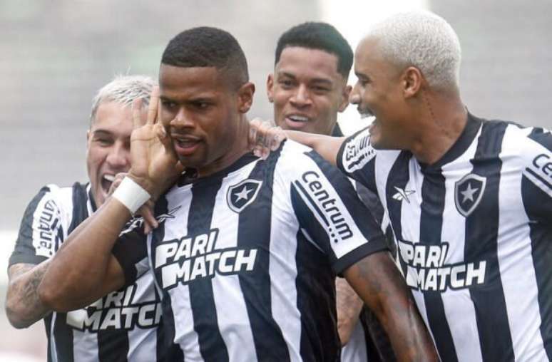 Botafogo, now in team B, beats Bangu, for Carioca