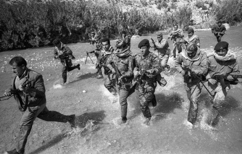 No final da d&eacute;cada de 1960, a juventude da Irmandade realizou opera&ccedil;&otilde;es militares contra Israel, mas sob a bandeira do movimento Fatah