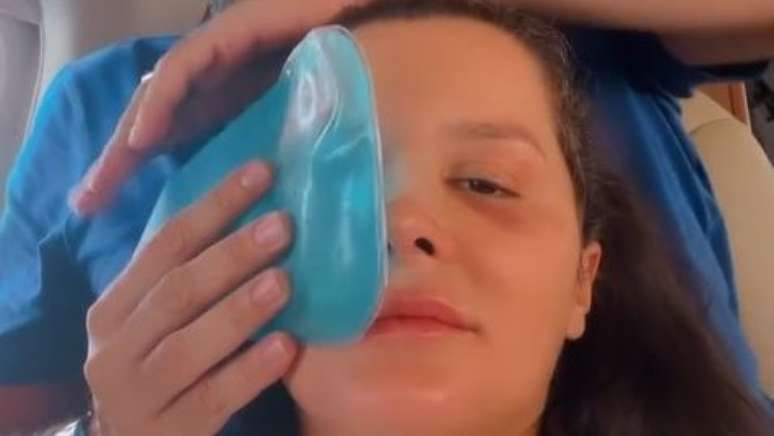 Maraísa recebe cuidados no jatinho após quebrar o nariz