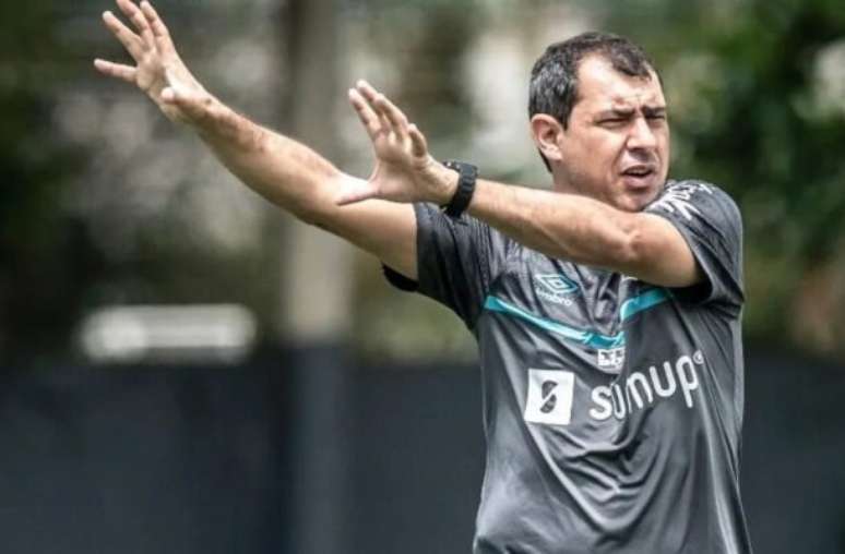 Focused on Santos, Carille leaves the dispute with the Japanese aside