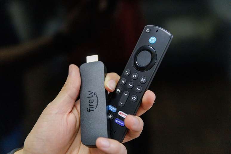 Fire TV Stick 4K tem suporte melhor para assistentes digitais (Imagem: Ivo Meneghel Jr/Canaltech)