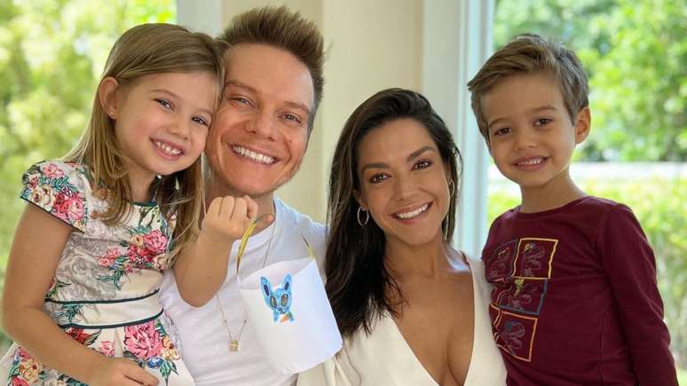 Michel Tel&oacute;, Thais Fersoza e os filhos