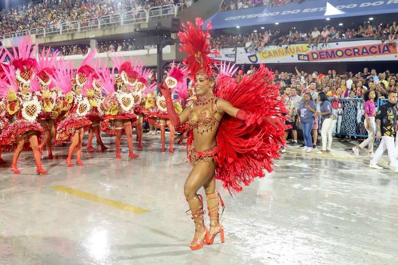 Escolas do grupo especial se apresentam no domingo e segunda-feira de carnaval