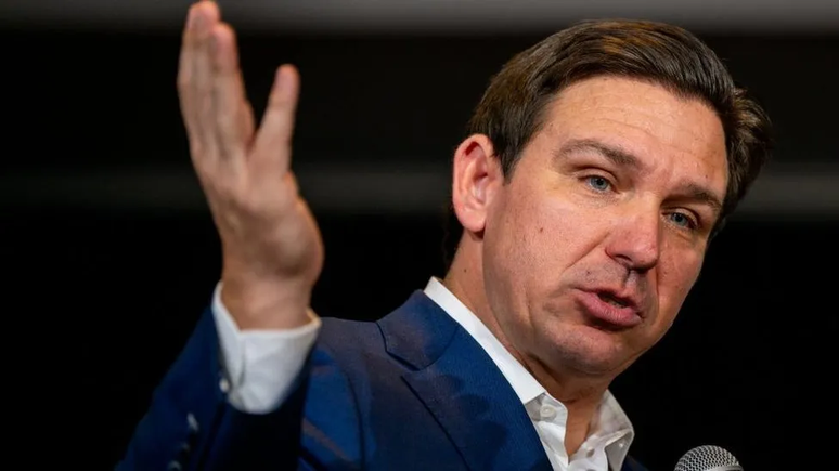 Ron DeSantis apareceu distante de Trump na disputa em Iowa