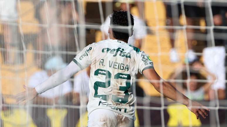 Raphael Veiga shines at Palmeiras and is close to scoring his hundredth career goal