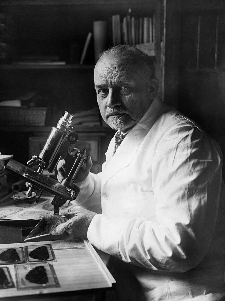O médico alemão Oskar Vogt, um dos maiores especialistas no estudo do cérebro no início do século 20, foi chamado pelos soviéticos para analisar o cérebro de Lênin