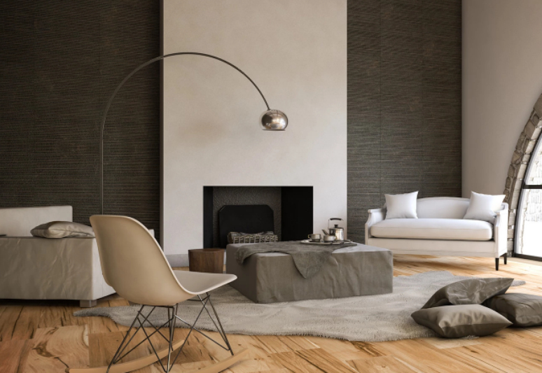Casas de madeira: Bricola, aplicado no chão desta sala de estar, tem superfície acetinada e é ideal para paredes internas, banheiros ou cozinhas – Foto: Ceusa