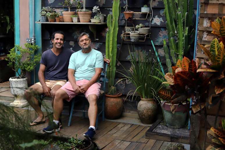 Luiz Cardoso e o marido Caie Rinaldini 