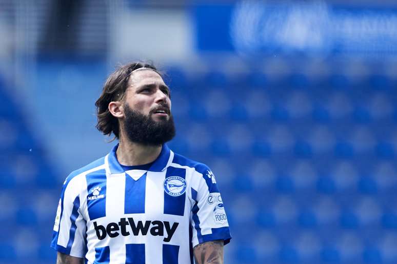 Jota Peleteiro pelo Deportivo Alavés, em 2021 