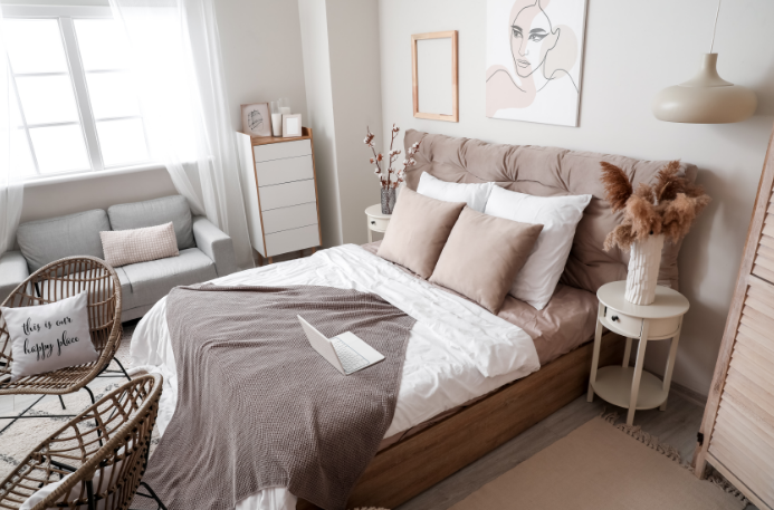 13. Sofá para quarto: poltronas de vime oferecem mais um cantinho relaxante no quarto – Foto: Shutterstock