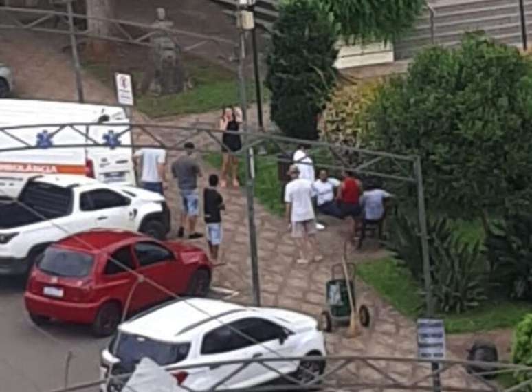 Car loses control and hits pedestrians on the pavement in RS