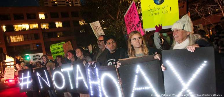 Protesto em apoio à ciência do clima em San Diego, EUA