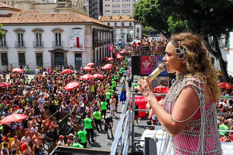 Daniela Mercury estreou nos blocos de rua do Rio neste pré-carnaval