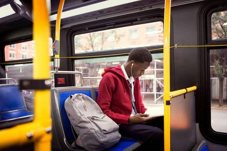 Quanto tempo você consegue ficar lendo um livro sem olhar para o celular?